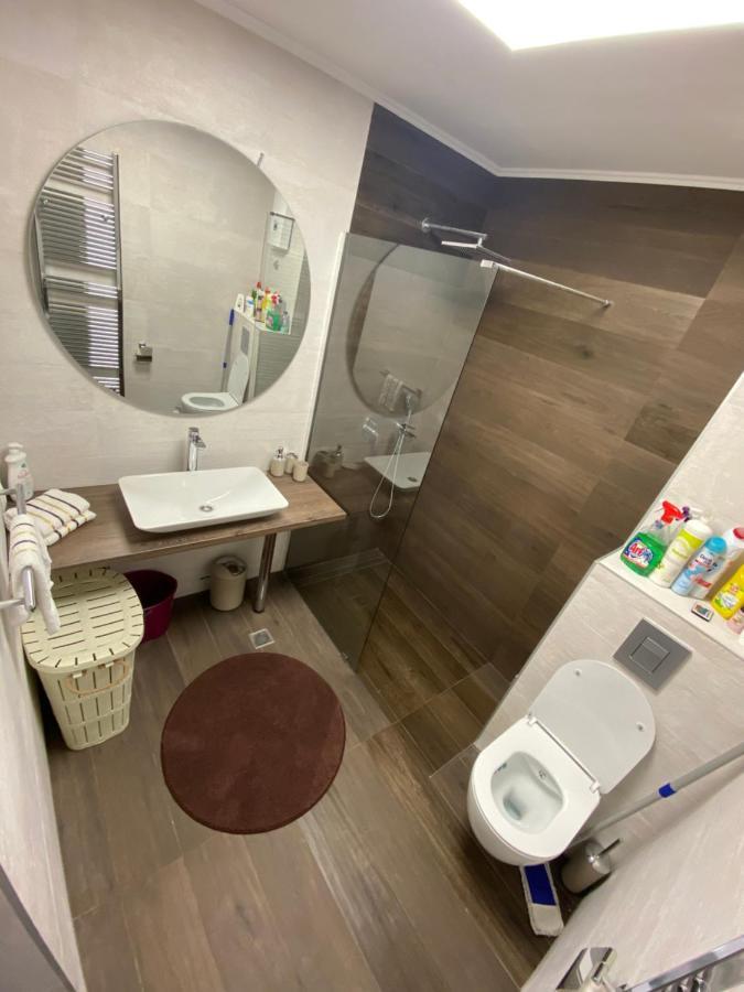 Apartman Omar Stan Na Dan Besplatan Parking Sarajevo Exterior photo